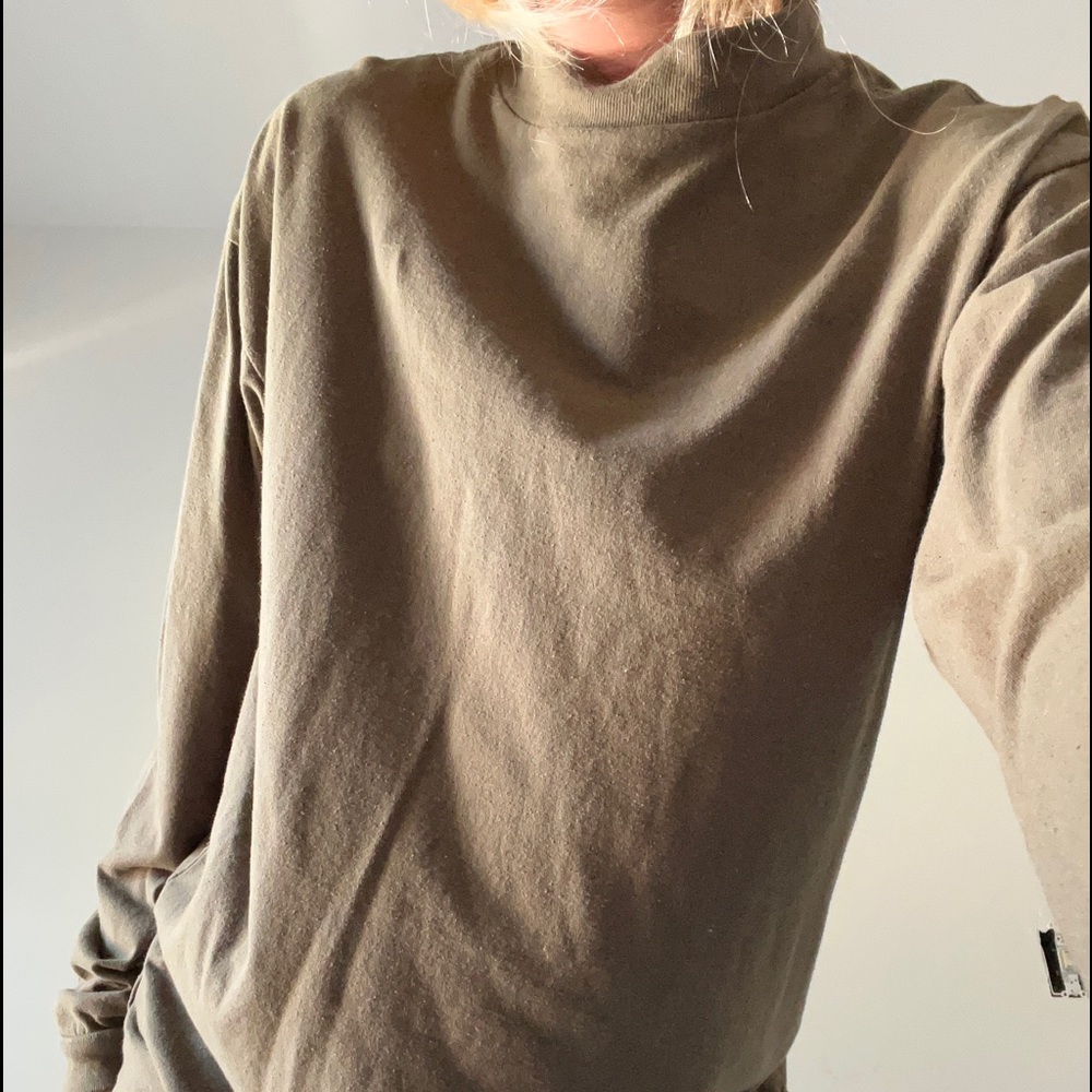 Urban outfitters t-shirt turtle neck